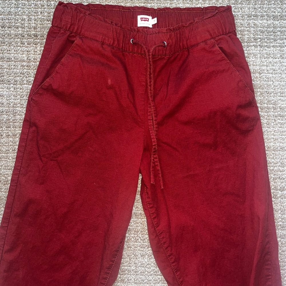 Levi's Women's Off-Duty High Rise Relaxed Jogger Burgandy Brown Sz Medium - Picture 2 of 8